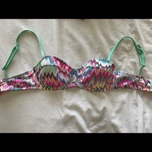 Multicolored bikini top S
